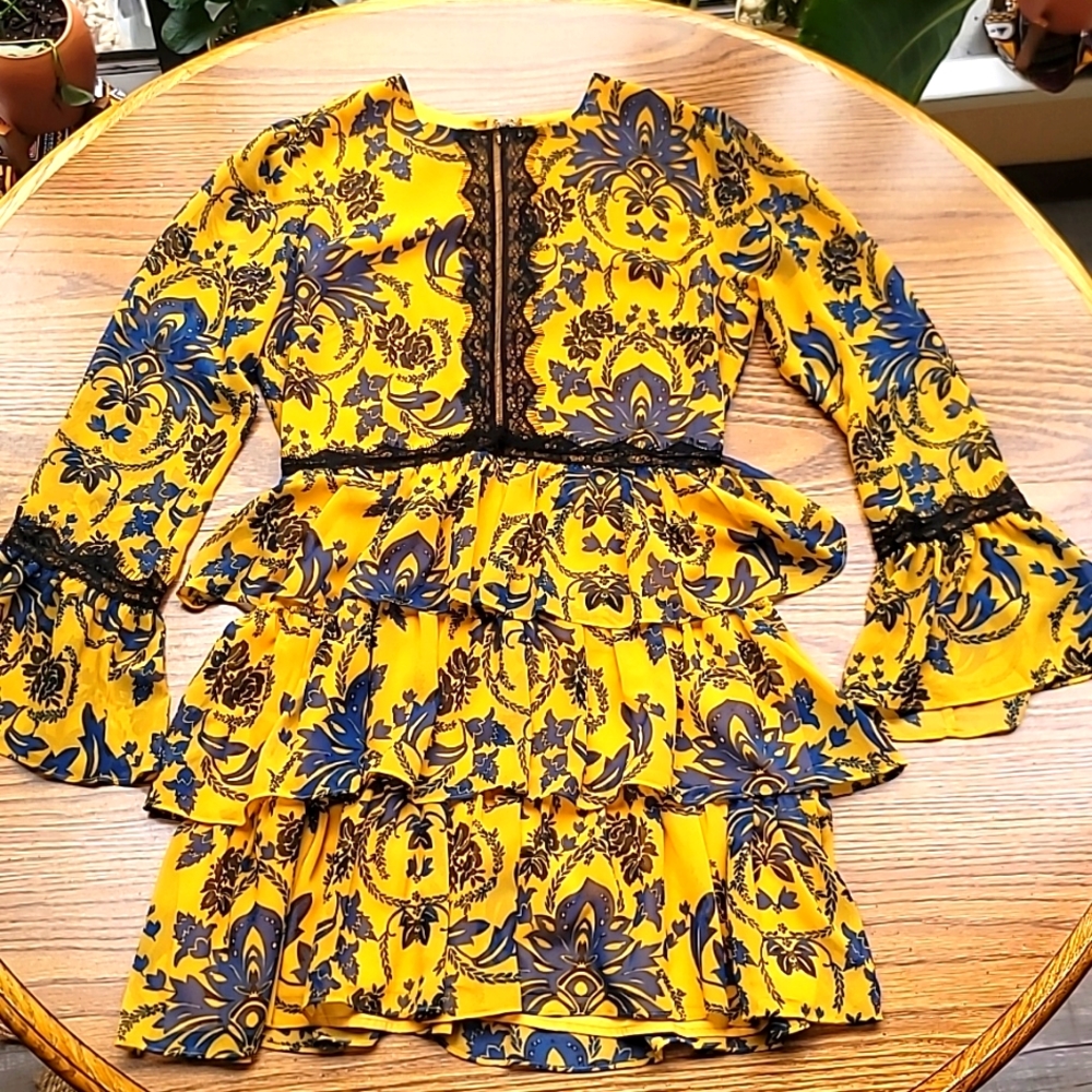 Bebe XS mini dress floral